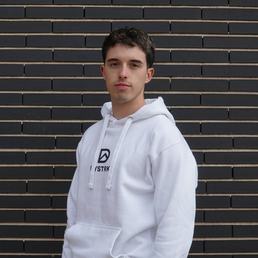 DYSTRKT Essential Hoodie White | Sudadera blanca streetwear premium