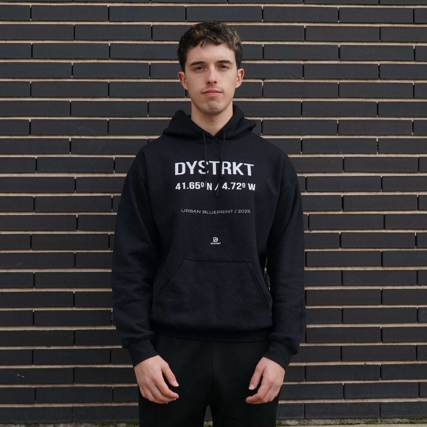 DYSTRKT Blueprint Hoodie Black – Sudadera negra streetwear premium