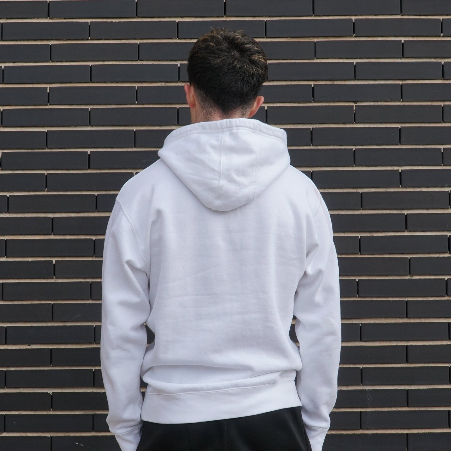 DYSTRKT Essential Hoodie White | Sudadera blanca streetwear premium