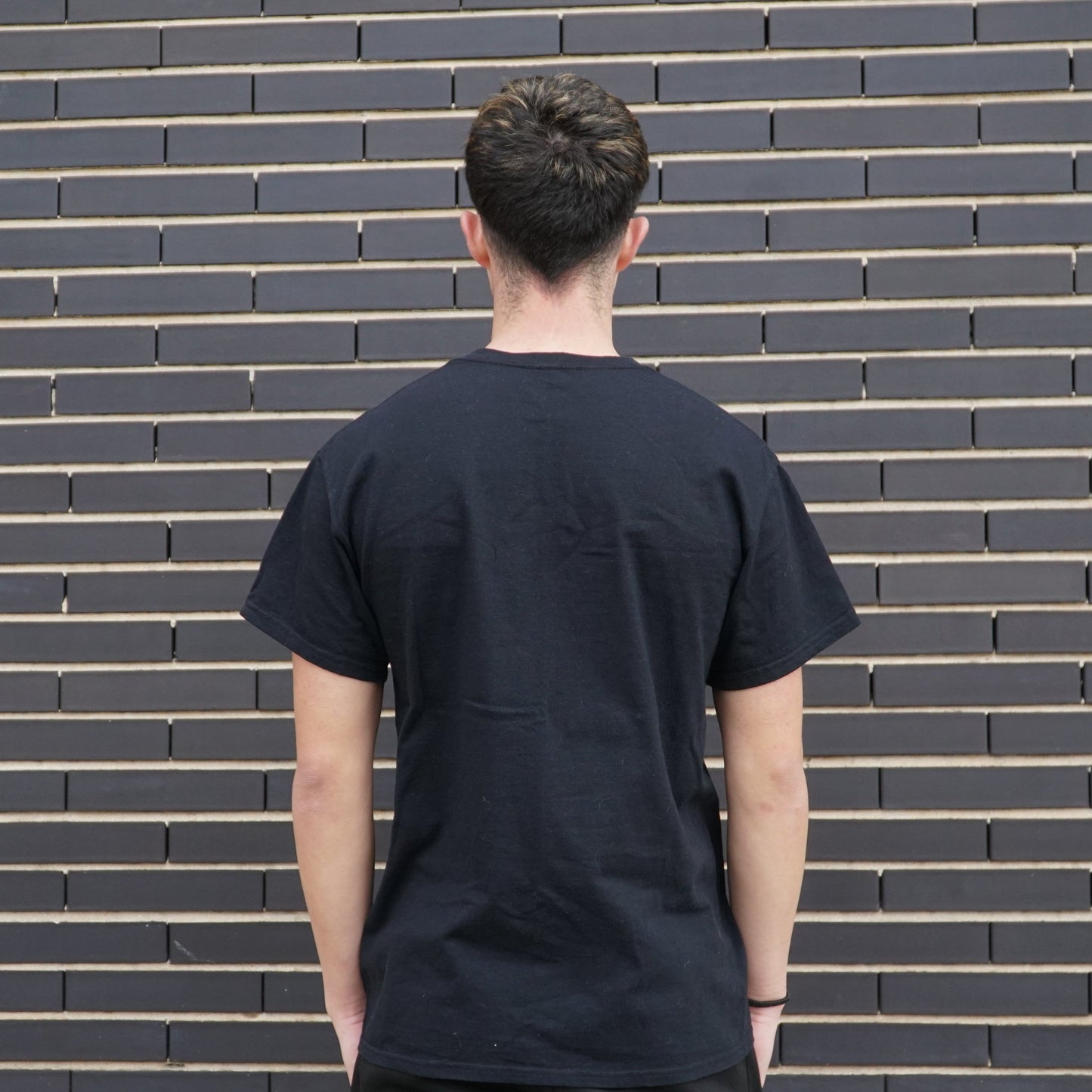 DYSTRKT Essential Tee Black | Camiseta negra streetwear premium