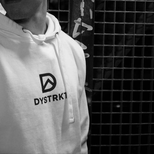DYSTRKT Essential Hoodie White | Sudadera blanca streetwear premium