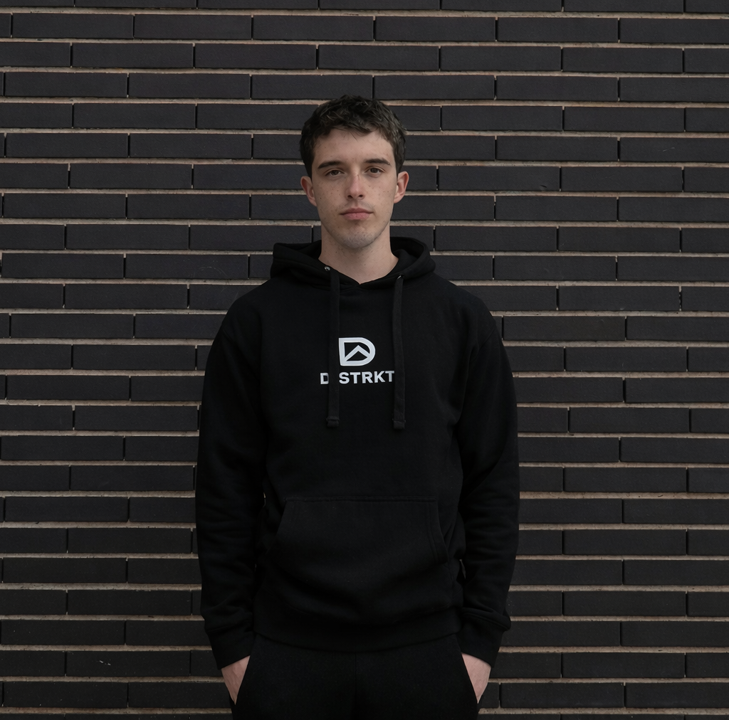 DYSTRKT Essential Hoodie Black | Sudadera negra streetwear premium