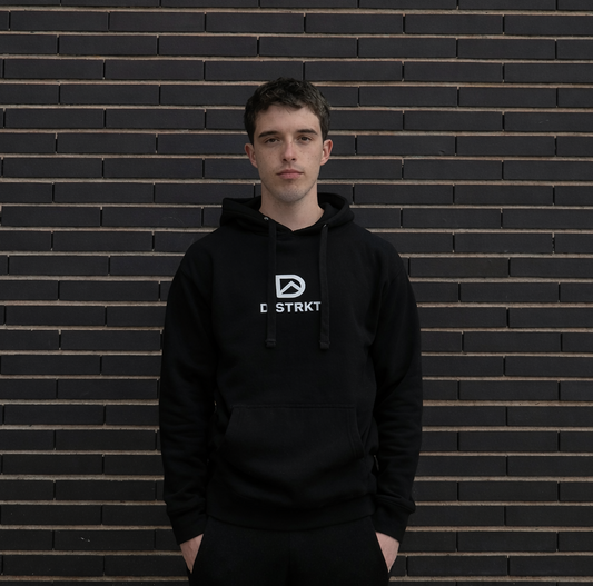 DYSTRKT Essential Hoodie Black | Sudadera negra streetwear premium
