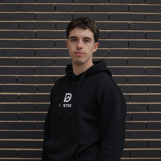 DYSTRKT Essential Hoodie Black | Sudadera negra streetwear premium