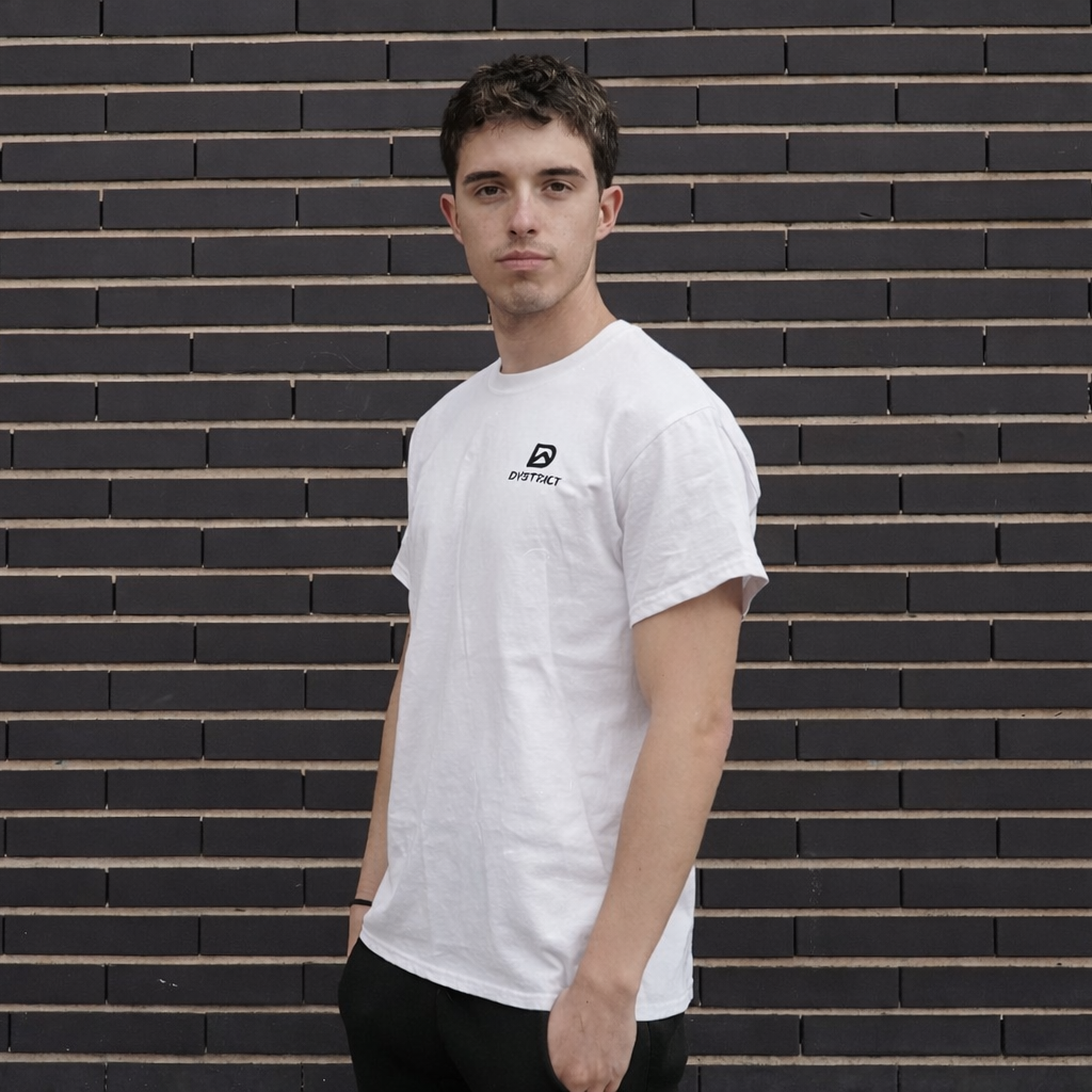 DYSTRKT Essential Tee White/Grey | Camiseta blanca streetwear premium
