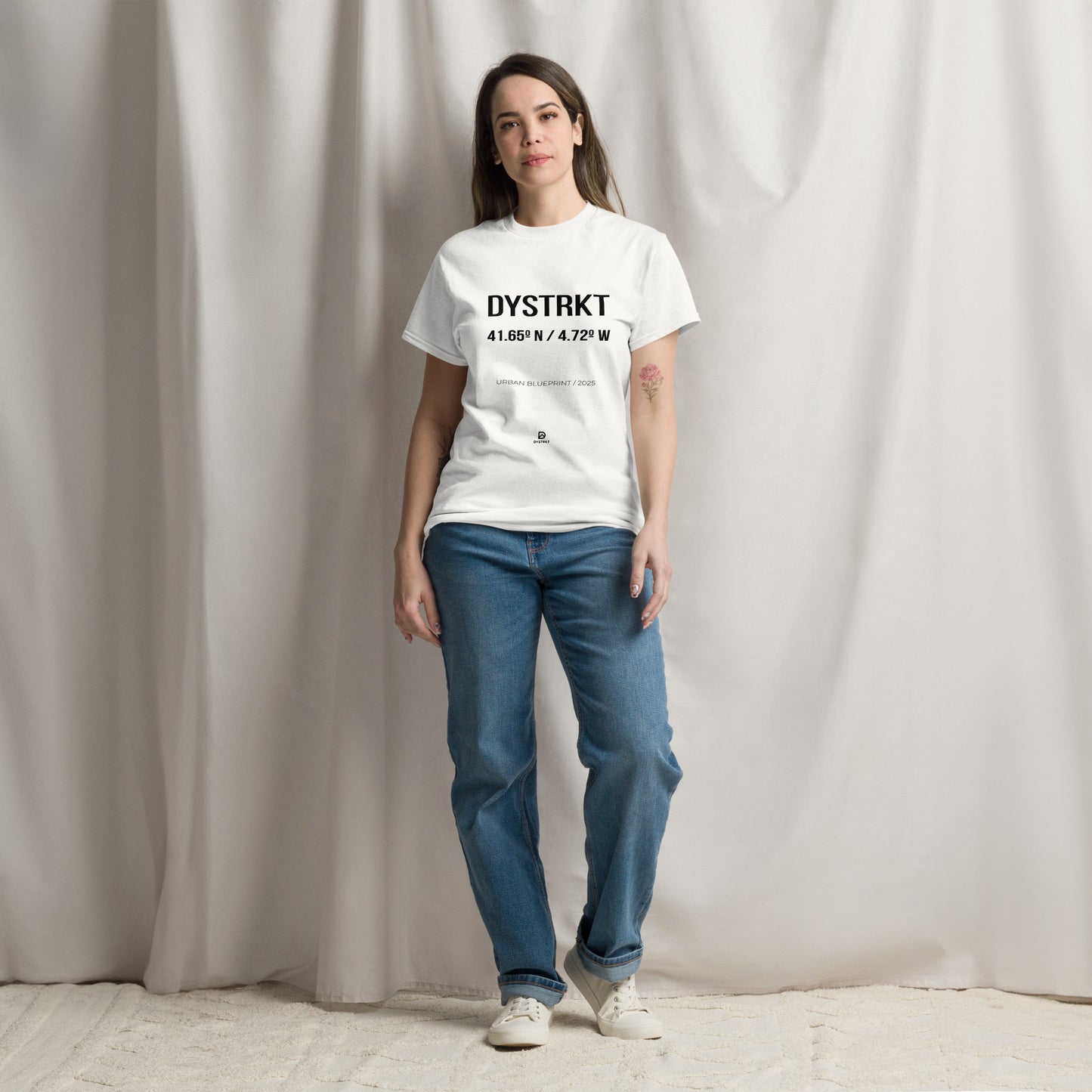 DYSTRKT Blueprint Tee White – Camiseta blanca streetwear premium